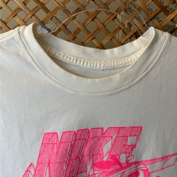 Women’s NIKE Pink T-shirt super cute - Picture 5 of 7